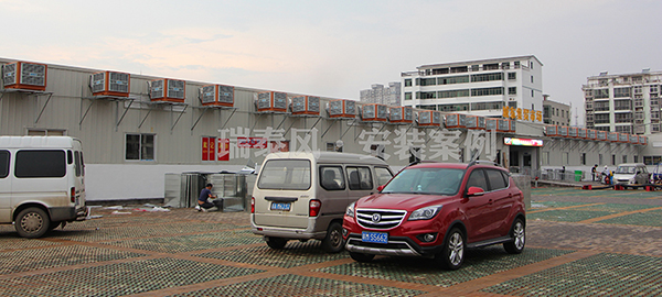 菜市場該如何通風(fēng)降溫呢？瑞泰風(fēng)環(huán)?？照{(diào)為居民買菜送清涼